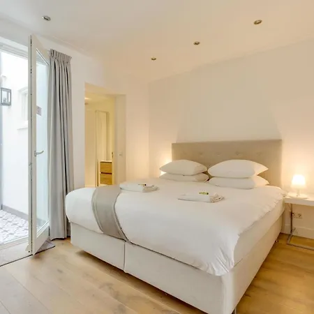Daire Private With Patio In The Heart Of Amsterdam