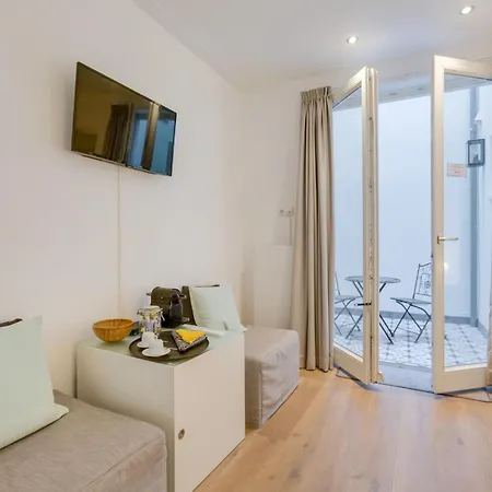 アパート Private With Patio In The Heart Of