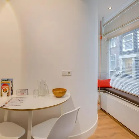 Private With Patio In The Heart Of Appartamento *